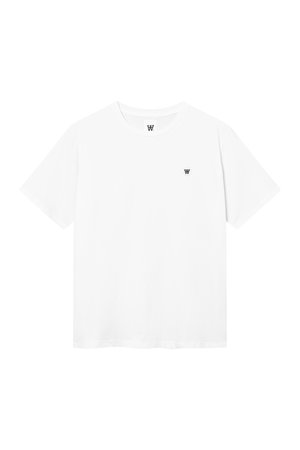 Witte T-shirt met korte mouwen en ronde hals, met een klein rond logo dat een zwarte "W" toont op de linkerkant van de borst.
