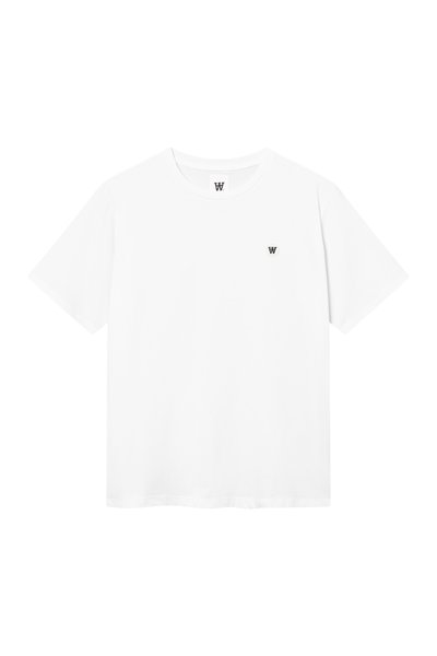 Witte T-shirt met korte mouwen en ronde hals, met een klein rond logo dat een zwarte "W" toont op de linkerkant van de borst.