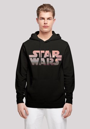 Svart hettegenser med et stort, fargerikt "STAR WARS"-grafikk i gradientfarger. Materialet ser mykt ut, med en frontlomme og justerbar hette.