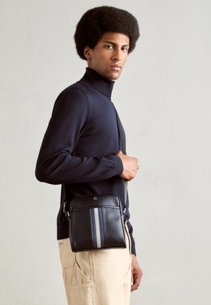 UNISEX - Skuldertasker - black