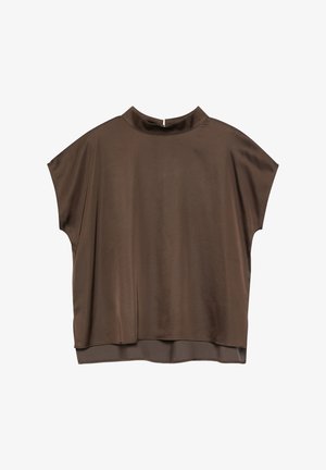 Blusa marrone a maniche corte con collo alto e vestibilità ampia, realizzata in tessuto liscio, con una piccola chiusura con bottone sul retro.