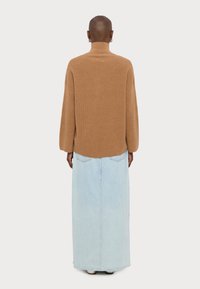 KNITID OVERSIZED ROLL NECK - Svetr - chestnut