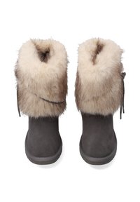 Graue Wildlederstiefel mit einem plüschigen, hellbraunen Kunstfellbund. Das Design umfasst eine runde Zehenpartie und eine strukturierte, flexible Sohle.