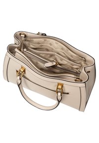 Sac à main en cuir crème avec quincaillerie dorée, double poignées, plusieurs compartiments zippés et doublure intérieure en tissu à motifs.