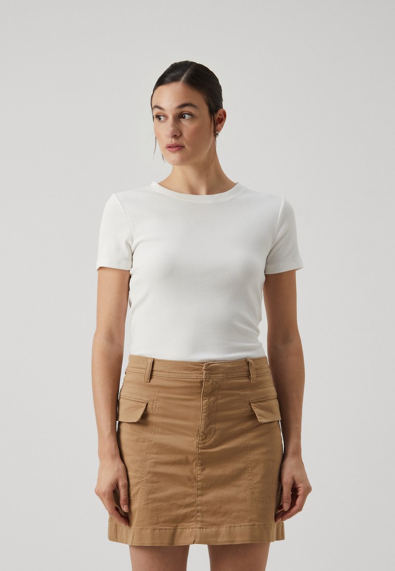 GAP MOD CROP TEE - Triko s potiskem - new off white