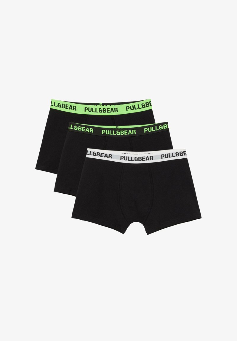 Trois boxers noirs avec des ceintures élastiques de marque en blanc et deux nuances de vert, empilés avec les panneaux avant visibles.