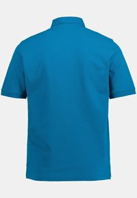 Polo à manches courtes en turquoise vif. Présente un col classique, une texture douce et un design simple sans embellissements.