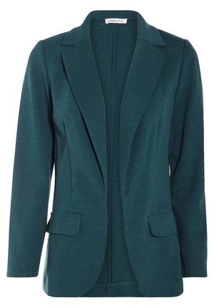 Blazer vert foncé ajusté avec revers en encoche, manches longues et poches à rabat, présenté sur fond blanc.