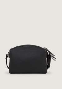Schwarze Leder-Crossbody-Tasche mit abgerundetem Oberteil, Reißverschluss und abnehmbarem Tragegurt. Verfügt über eine strukturierte Oberfläche und ein minimalistisches Design.
