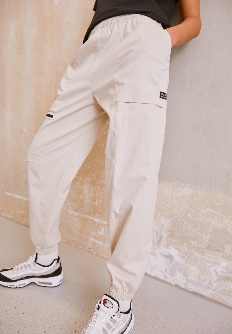 New Balance PANT Cargobroek timberwolf/grijs Zalando.be