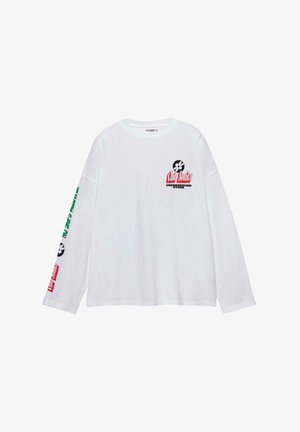 Biała koszulka z długim rękawem z graficznymi nadrukami w kolorach czarnym, czerwonym i zielonym. Luźny krój z okrągłym dekoltem i ściągaczami na mankietach.