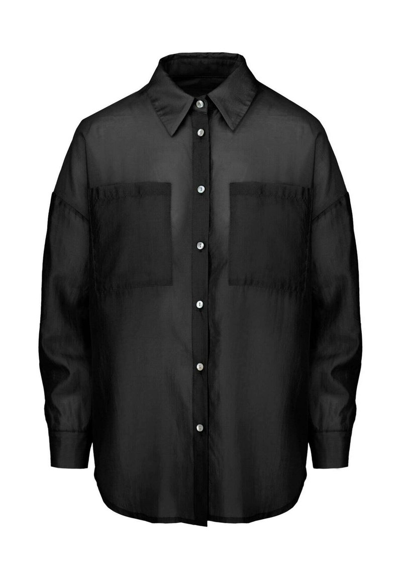Camicia nera con bottoni, caratterizzata da maniche lunghe, collo classico, due tasche sul petto e una texture di tessuto trasparente. Bottoni argentati valorizzano la parte anteriore.