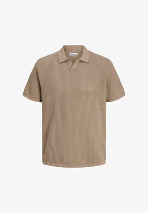 Beige gebreid poloshirt met korte mouwen, een gestructureerd patroon en een kraag, met het label "Jack & Jones" aan de binnenkant van de hals.