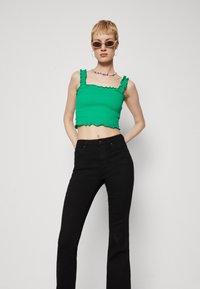 ONLY Tall ONLROSE RETRO - Alt laienevad teksad - washed black