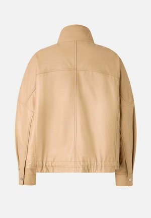 Giacca in pelle beige con maniche lunghe, collo alto e dettagli di cucitura visibili, mostrata di spalle su uno sfondo semplice.