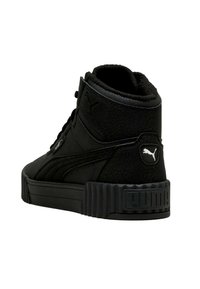 Adidaș negru înalt Puma cu talpă groasă, suprafață texturată, guler căptușit și logo-ul Puma pe toc și pe lateral.