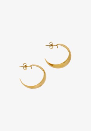 Pereche de cercei cerc strălucitori, aurii, în formă de semilună, cu închizători cu știft și fundiță pe fundal alb.