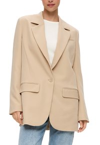 Beiger oversized Blazer aus glattem Stoff, mit Reverkragen, Ein-Knopf-Verschluss und zwei Taschen vorne.