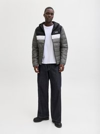 Jack & Jones JJVINCENT PUFFER HOOD - Ľahká bunda - castlerock/blocking