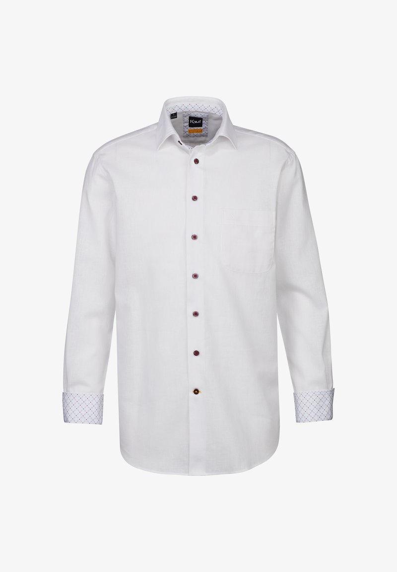 La camicia bianca a maniche lunghe presenta bottoni bordeaux, una tasca e dettagli blu a motivo sul colletto e sui polsini. Texture del tessuto liscia.