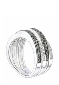 Srebrni prsten s tri isprepletene trake sa crnim i prozirnim kamenjem postavljenim u teksturiranom dizajnu. Glatka završna obrada s poliranim akcentima.