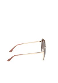 Gafas de sol con un marco de metal de color dorado, lentes ahumados en marrón y puntas de plástico marrón en las varillas, con forma rectangular.