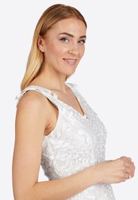 KLEO 3D MIT SCHLEIFENDETAILS - Ballkleid - weiß
