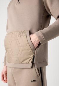 Thumbnail Image 9