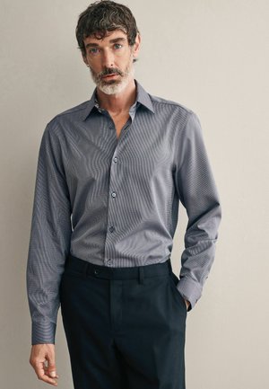REGULAR FIT-SIGNATURE TEXTURED - Marškiniai - charcoal grey