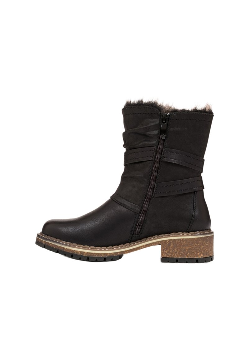 Bottine noire avec un bout arrondi, une tige en suède texturé, une fermeture éclair, un col en fausse fourrure et un talon épais avec une accent en liège.