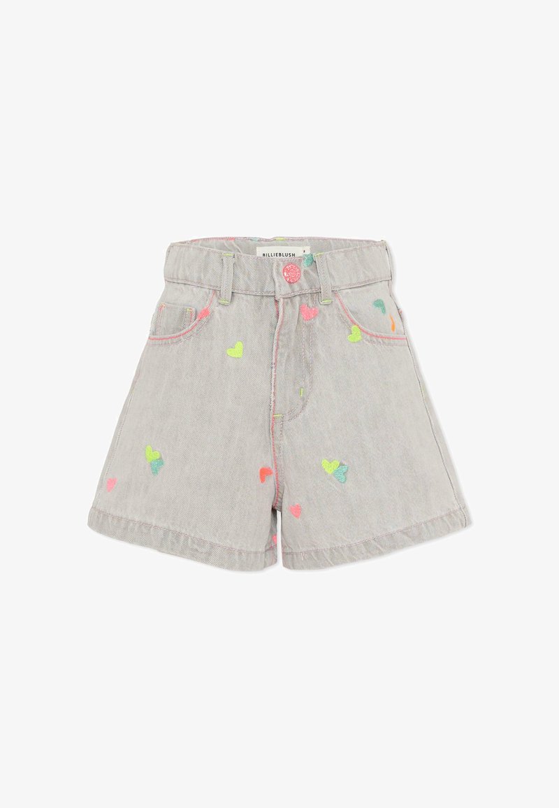 Short en jean gris clair avec broderie de cœurs multicolores, cinq poches et un bouton rose. Présente une coupe droite et des bords ourlés.