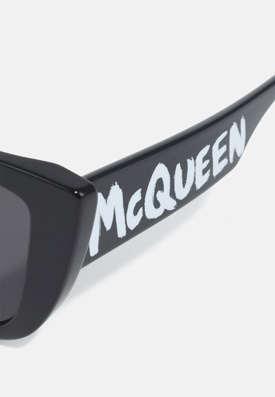 Alexander McQueen Napszemüvegek - black/black/grey
