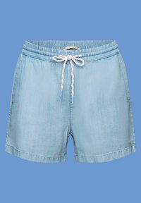 Pantaloni corti casual azzurri con fascia elastica in vita e cordino bianco, su uno sfondo blu uniforme.