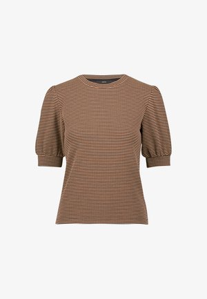 Braun karierter Kurzarmoberteil mit Rundhalsausschnitt und pufferten Ärmeln, aus einem strukturierten Stoff gefertigt. Schlichtes Design mit subtilen Mustern.