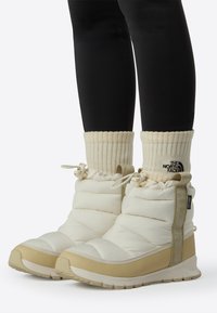 Unselected, white dune/gravel