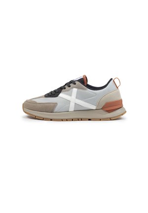 MUNICH VERSATILE - Zapatillas - sand