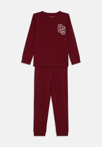 Bordeaux katoenen pyjama-set met lange mouwen voorzien van een grafisch "86" op de borst, met bijpassende broek met elastische taille en geribbelde manchetten.