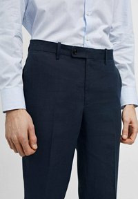 Mango Hlače za moške obleke - royal blue