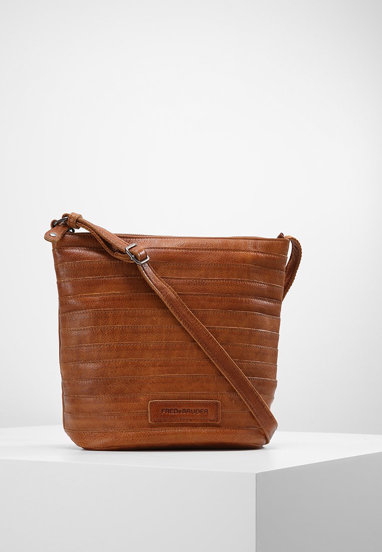 FREDsBRUDER GÜRTELINCHEN Skulderveske cognac Zalando.no FREDsBRUDER CHIC Skulderveske cognac Zalando.no