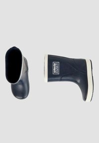 Bottes de pluie en caoutchouc navy avec des garnitures blanches, une semelle texturée et un bout rond. L'intérieur est doublé pour le confort. Logo imprimé sur le côté.