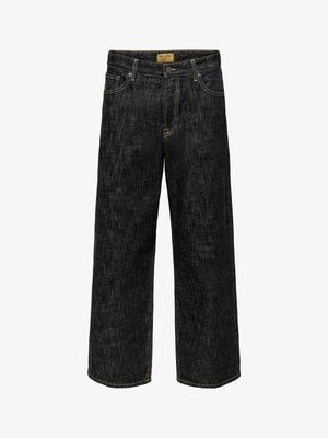 Jean noir à jambes larges avec une texture délavée, comprenant un design traditionnel à cinq poches, une fermeture par bouton supérieur et fermeture éclair, ainsi que des coutures contrastantes.