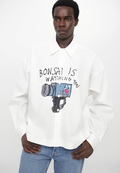 Bonsai OVERSIZE FIT BUTTON DOWN PRINTED GRAPHIC SHIRT - Camisa - white