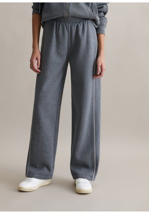 - Spodnie treningowe