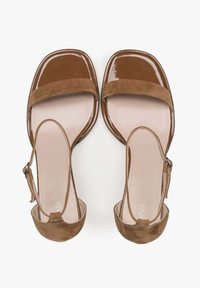 ESTRO Sandalen - brown