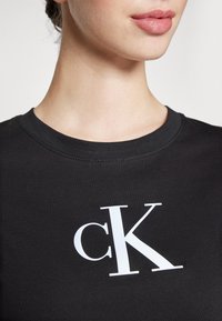 Calvin Klein Jeans SLIM TEE - T-shirt med print - black