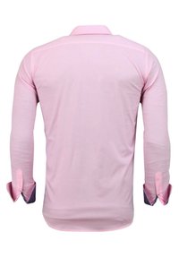 Lichtroze langsliepend shirt met een effen kleur ontwerp, contrasterende gebloemde manchetten en een standaard kraag. Soepele, geweven textuur.