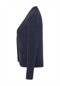 Mörkblå stickad kofta med rund hals, långa ärmar, två texturerade fickor samt ribbad nederkant och ärmslut, tillverkad av mjukt tyg.