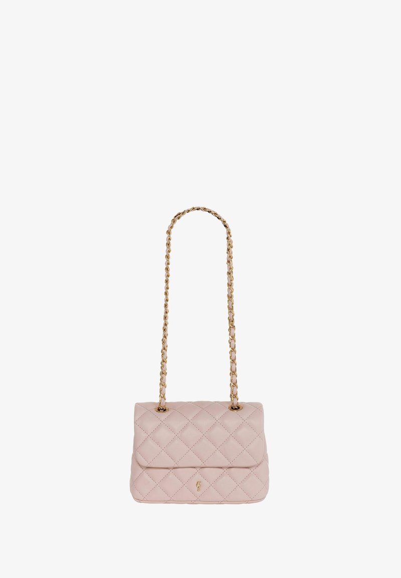 Różowa pikowana skórzana torebka na ramię z złotym łańcuchem, z klapą i akcentowanym logo z przodu.