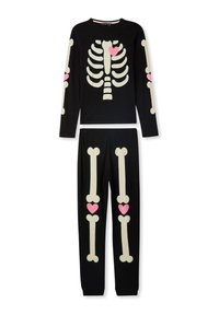 Czarny zestaw piżamowy z czaszkowym wzorem, ozdobiony jasnymi grafikami kości oraz różowymi sercami na klatce piersiowej i kolanach. Miękki, elastyczny materiał.