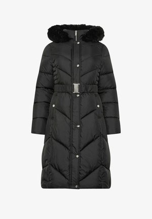 Zwarte pufferjas met een nepbont capuchon, een getailleerde taille en een chevronpatroon. Beschikt over drukknoopsluitingen en zijzakken voor functionaliteit.